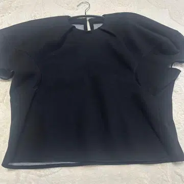 ella 블랙 반팔 박스 실루엣 셔츠