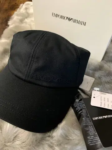 EMPORIO ARMANI 블랙 캡 박스 포함