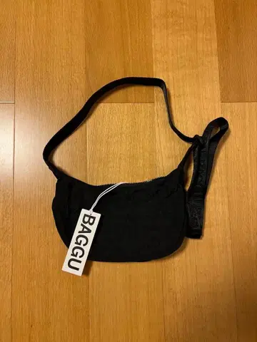 [ 미사용 새상품 ] BAGGU 블랙 숄더백 스몰 블랙