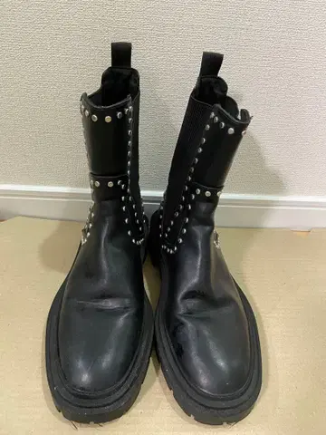 ZARA 스터드 장식 블랙 사이드 고어 부츠 EU38 숏부츠