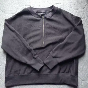 지퍼 달린 맨투맨 블랙 네이비