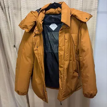 [ 무료배송 ] 레어 어반 리서치 도어스 x 미즈노 다운 자켓