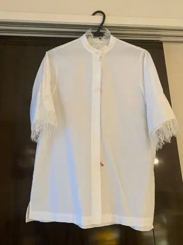 third magazine 레이스 포함 화이트 반팔 셔츠