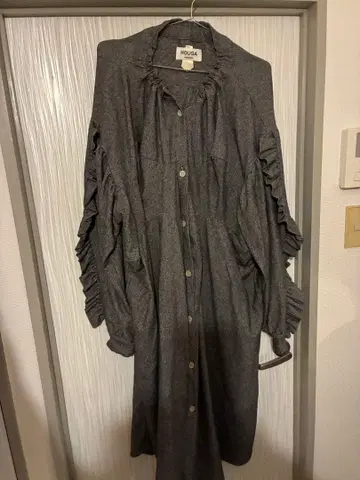 HOUGA/호우가/그레이 프릴 긴팔 원피스