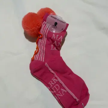 [ 미사용 새상품 ] 마크앤로나 폼폼 퍼 포함 삭스 23-25cm