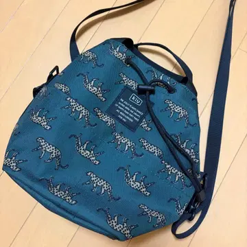 미사용 새상품 kiu 2WAY 숄더백 그린 카키 레오파드