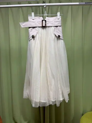 Noela 튤, 시어, 벨트 포함 플레어 스커트