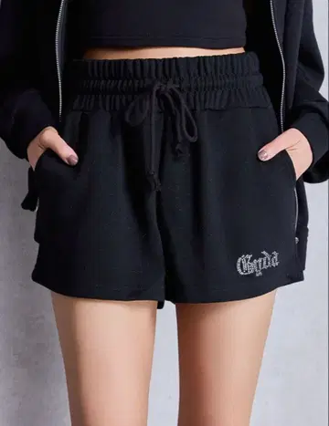 큐빅 GYDA 라메 숏팬츠