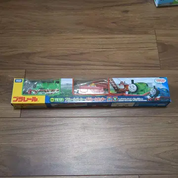 프라레일 TS-17 퍼시와 크레인 자동차