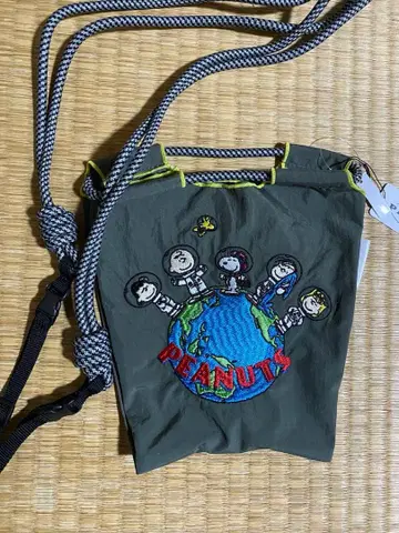 PLANETS 자수 숄더백 그레이