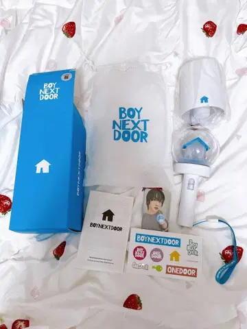 BOY NEXT DOOR 응원봉 세트