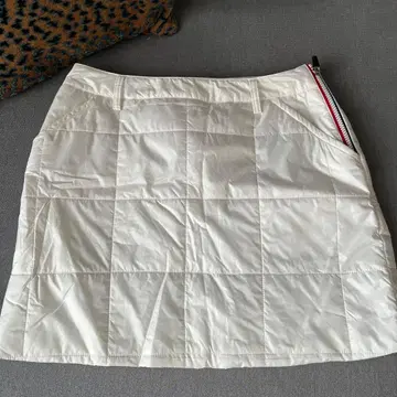 Callaway 퀼팅 스커트 화이트