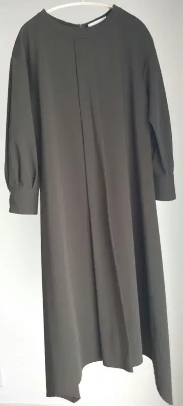 멜베유 아쉬 앞 턱 디자인 긴팔 원피스 카키