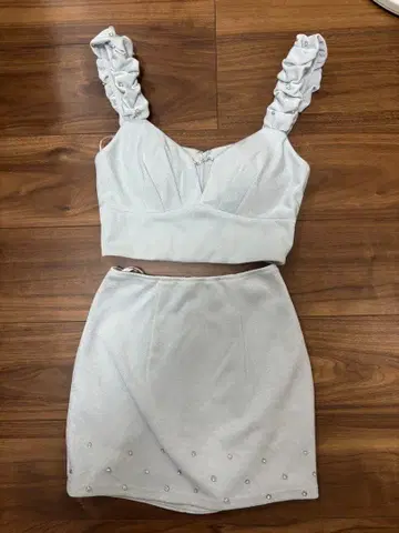 화이트 프릴 스트랩 미니 스커트 세트