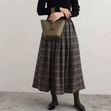 [ 어반 리서치 도어스 ] 라메 체크 턱 개더 스커트