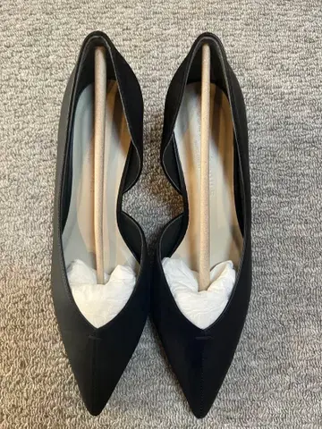 ODETTE E ODILE 인사이드 세퍼레이트 콤비 펌프스