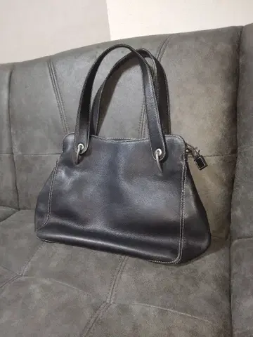 긴자 카네마츠 블랙 가죽 핸드백 토트