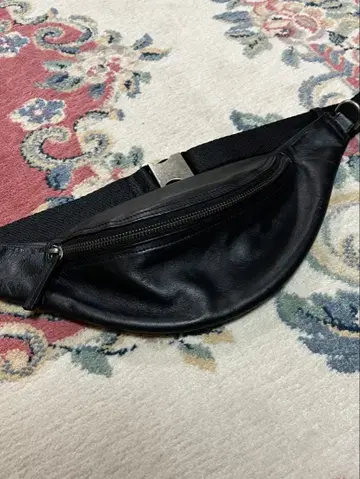 ZARA 웨스트 파우치