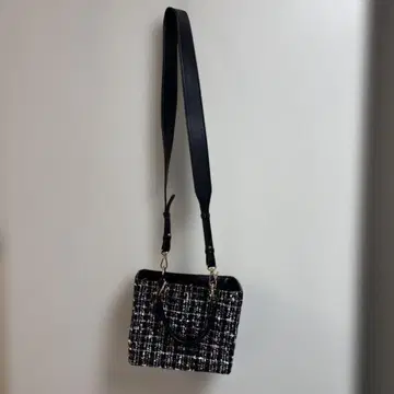 트위드 숄더백 블랙 핑크