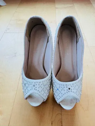 화이트 비쥬 오픈토 하이힐