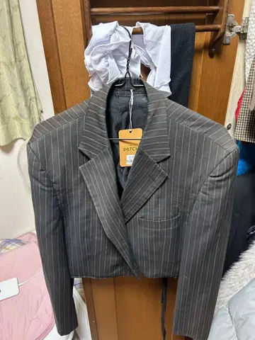 스트라이프 크롭 테일러드 자켓