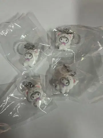 산리오 캐릭터즈 메지루시 액세서리 후와후와 스노우 가챠 쿠로미