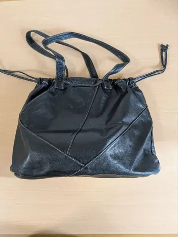 블랙 숄더백 엠블럼 포함