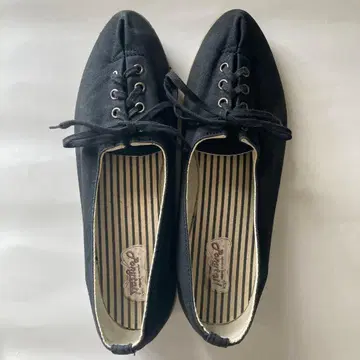 포니테일 블랙 스니커즈 레이스업 플랫슈즈