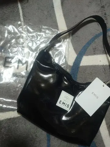 새상품 에미스 emis 이미스 에나멜 보보 백 블랙