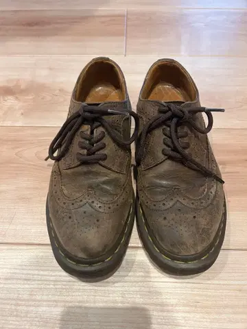 Dr. Martens 브라운 윙팁 5 UK