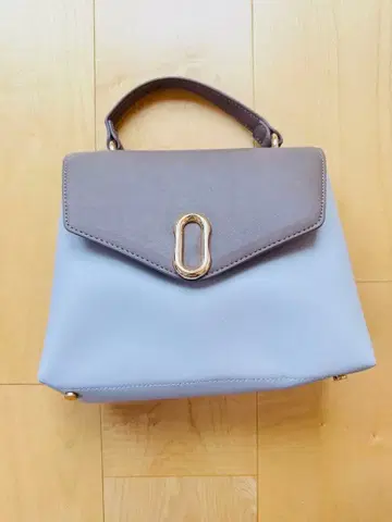 그레이 플랩식 핸드백