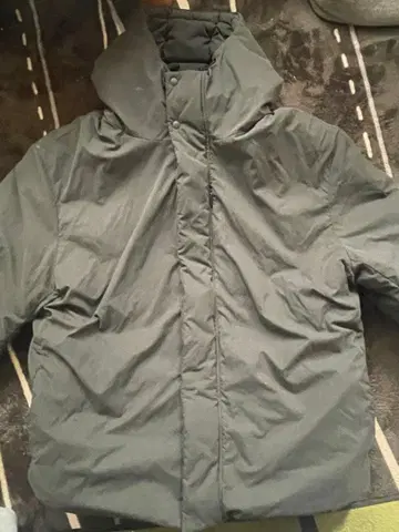 GAP 블랙 다운 자켓 M 사이즈