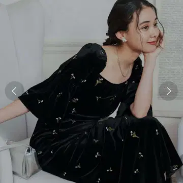 Kastane 벨벳 벨소매 원피스