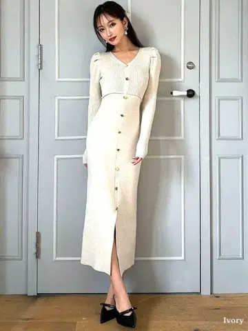 리젝시 골드 버튼 타이트 니트 원피스 아이보리