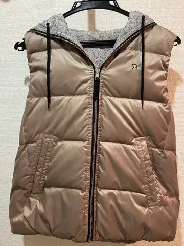 [ 새상품급 ] 후드 부착 베이지 다운 베스트