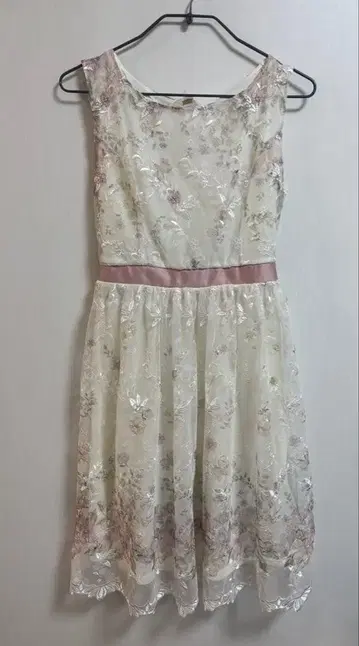 tocco closet 꽃무늬 자수 슬리브리스 원피스