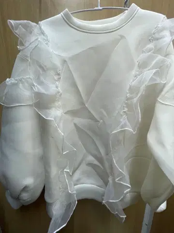 MARRY ME BABY TULLE TOPS 프릴 맨투맨 하자품