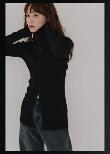 Hella 헤라 집업 립 니트 블랙