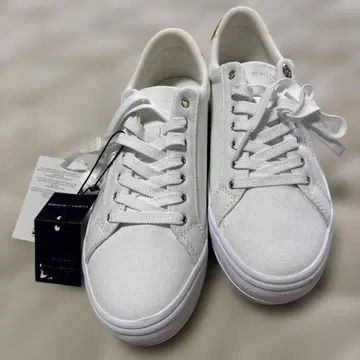 TOMMY HILFIGER 화이트 스니커즈