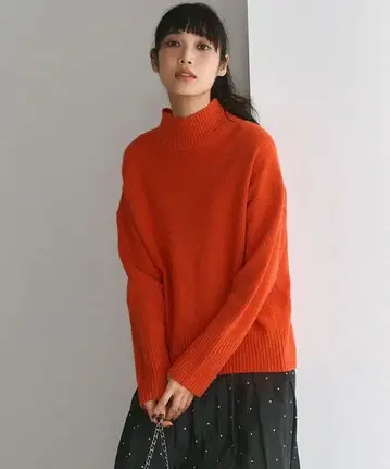 앙피로 캐시미어 블렌드 하이넥 니트 따뜻한 오렌지