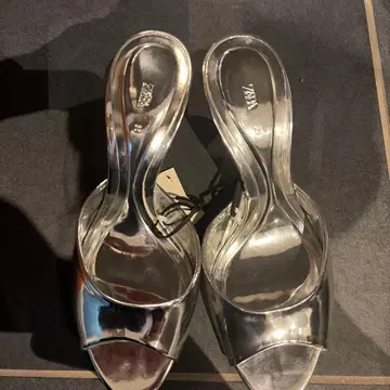 새상품 ZARA 메탈릭 뮬 사이즈 35