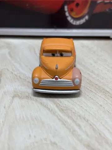 카즈 토미카 스모키