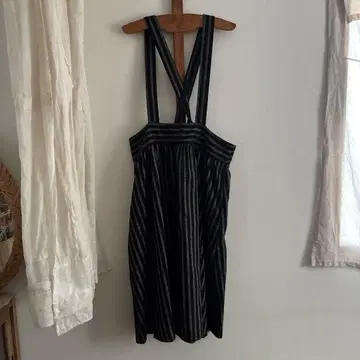 사만사 모스모스 멜빵 스트라이프 스커트