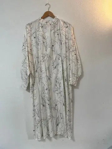 whyto. 플라워 프린트 화이트 긴팔 롱 원피스