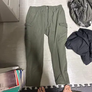 OSHMAN'S 올리브 그린 카고 팬츠