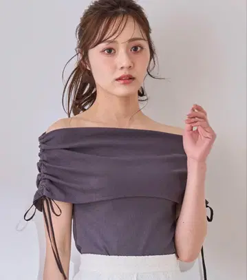 개더 오프숄더 티셔츠