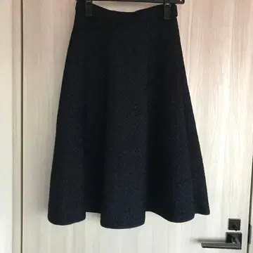 [ 새상품 ] 바니스뉴욕 무릎 아래 기장 플레어 스커트 네이비