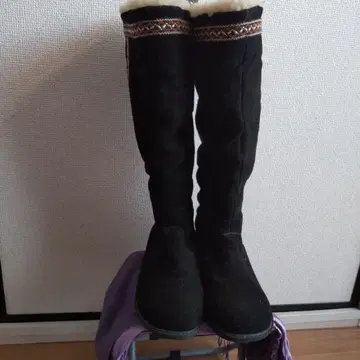 BEARPAW 블랙 스웨이드 퍼 포함 롱 부츠