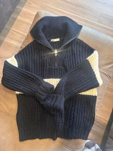 하이넥 니트 스웨터 네이비 아이보리