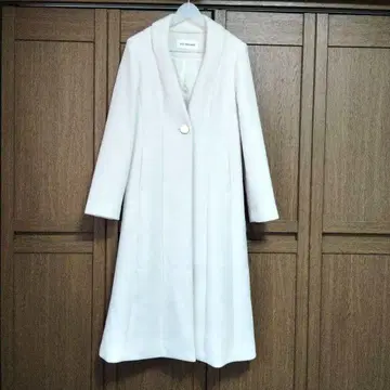 릴리 브라운 체스터 코트 아이보리